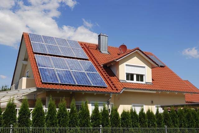 Darlehen für Rentner und Senioren - auf Wunsch tilgungsfrei (Foto: AdobeStock / Allianz)